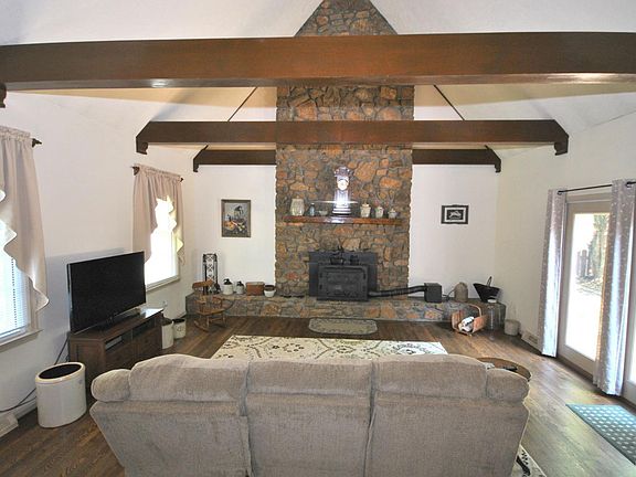 3rd image of 141 Foxwood Dr