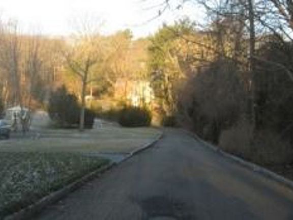 5th image of 2 Indian Hill Ct