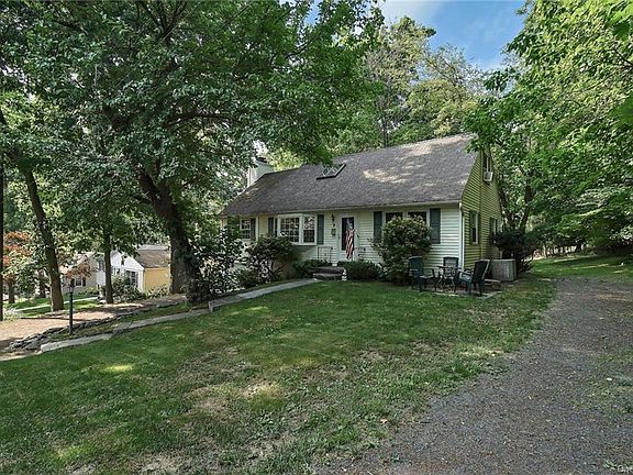 2nd image of 7 Sadlier Pl