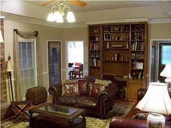 5th image of 407 Saratoga Ln