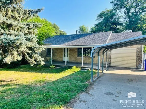 1404 Rucker Rd, Junction City, KS 66441