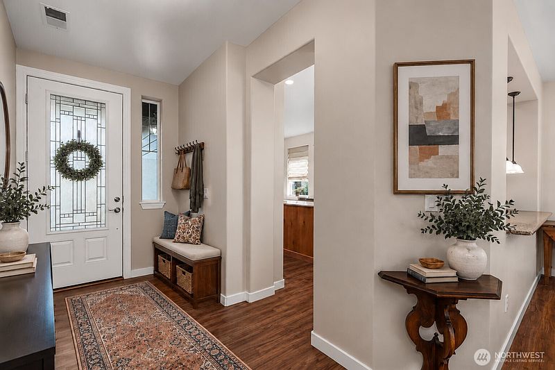 3rd image of 4155 Bainbridge Court NE