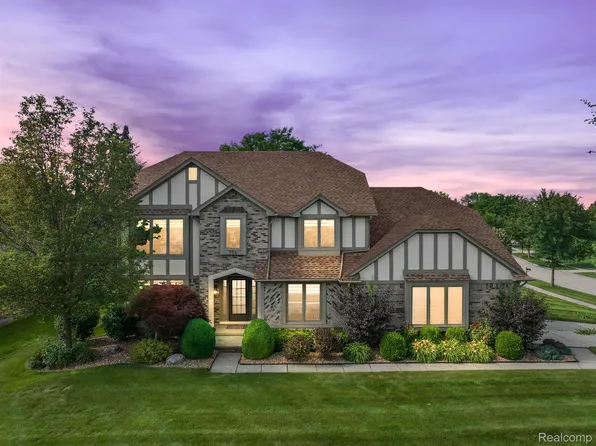 754 Bridge Park Dr, Troy, MI 48098