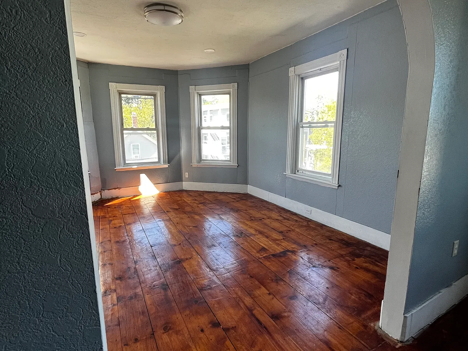 3 bed, 1300 sqft, $2,000 — Photo 3