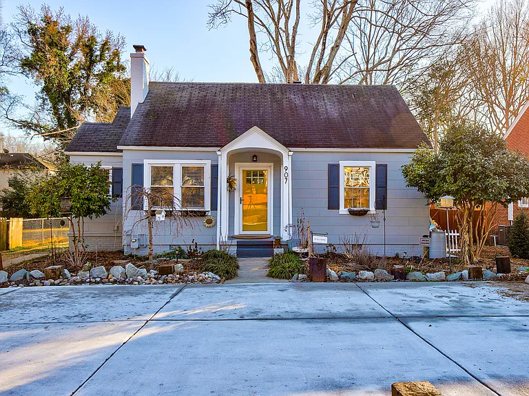 #HighTrafficLocation #PrimeLocation #ConvenientlyLocated #EasyAccessProperty #MainStreetLiving #BusyRoadRental