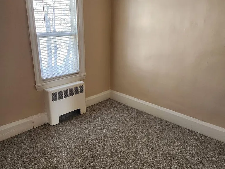 110 Essex St — Photo 11