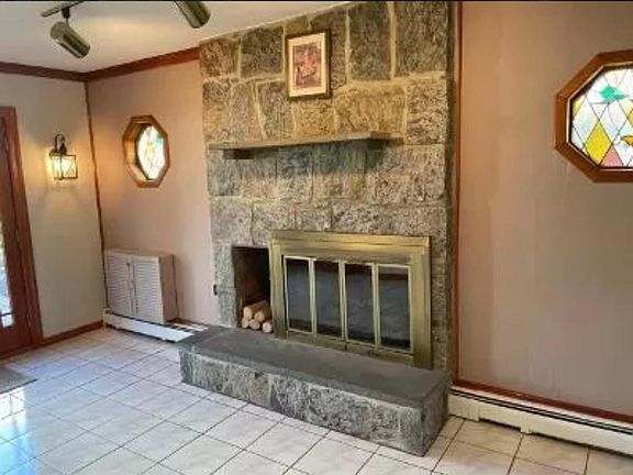 3rd image of 292 Greaves Ave #1