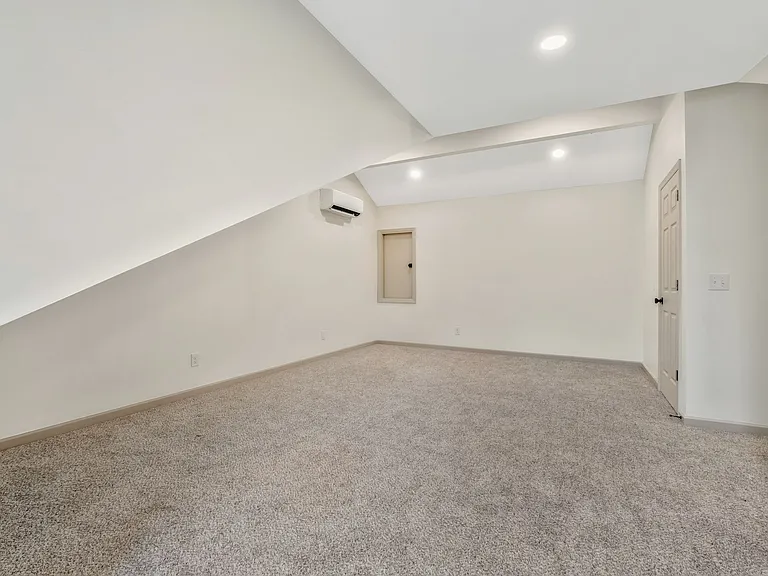 115 Pascal Dr — Photo 7