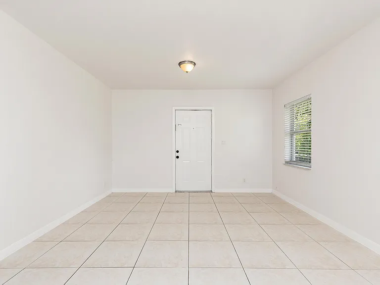 24 SW 6th St #2 — Photo 29