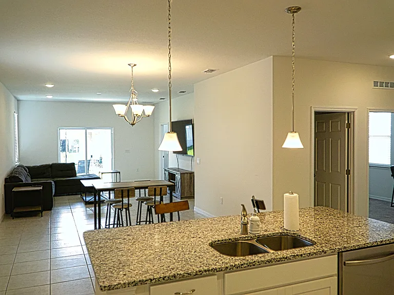2599 Avalon Park Blvd — Photo 4