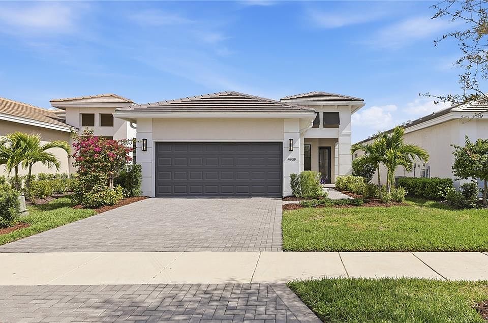 1st image of 4939 Carova Way