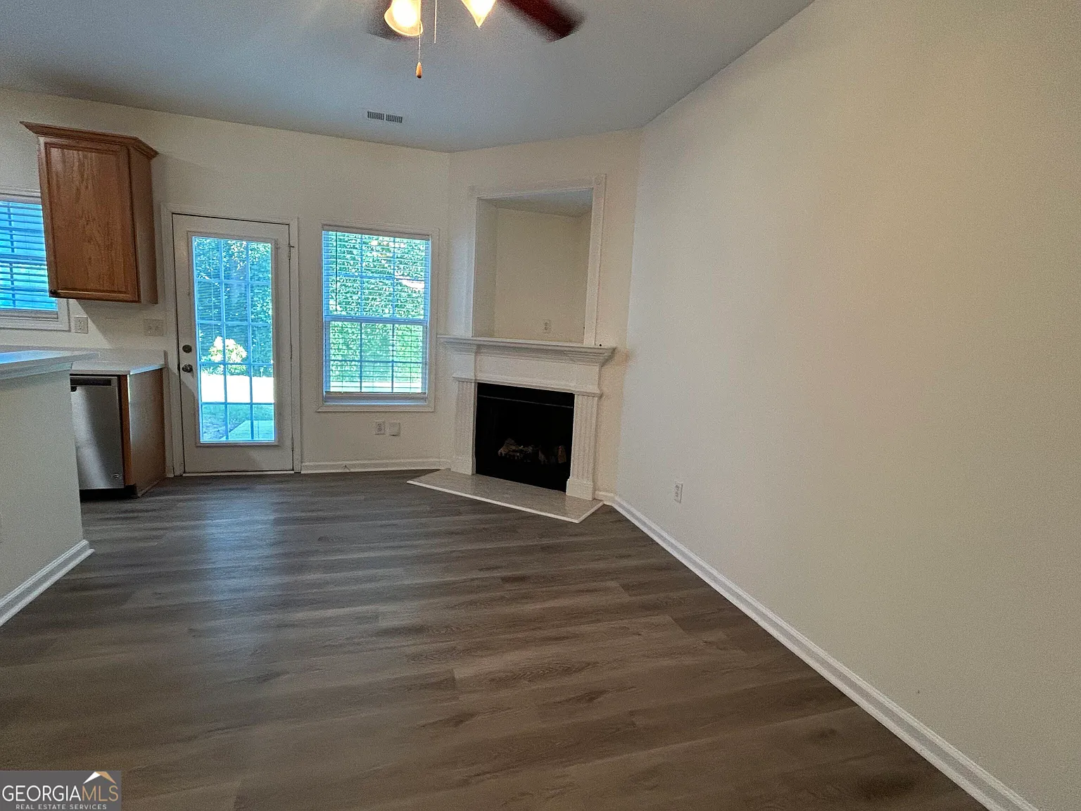 3 bed, 2.5 bath, 1600 sqft, $1,745 — Photo 4