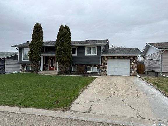 2nd image of 11 Banks CRESCENT