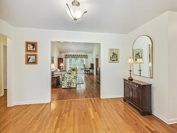 3rd image of 1111 E Vargo Ln