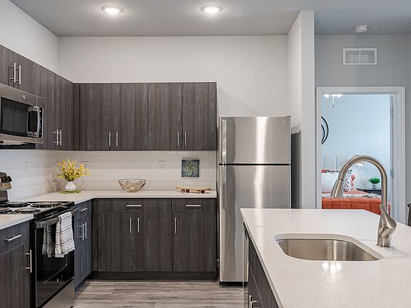 3rd image of 818 Hausfeldt Ln #20