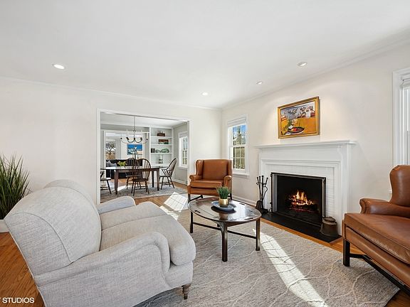 4th image of 2145 Thornwood Ave