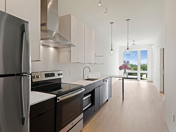 4th image of 1111 Washington Ave S #628