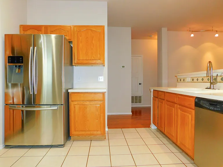 7917 Seven Oaks Ln — Photo 11
