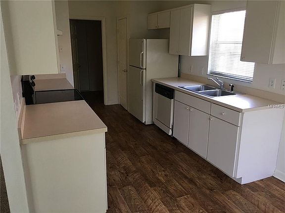 4th image of 2124 Deerfield Dr