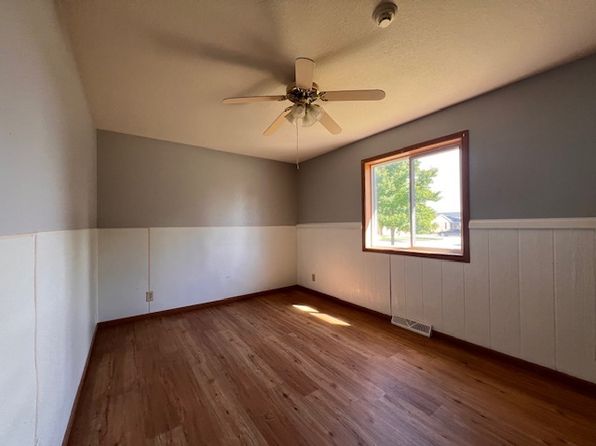 1824 E Main St, Clinton, IL 61727