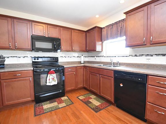 5th image of 4055 Newcastle Ln