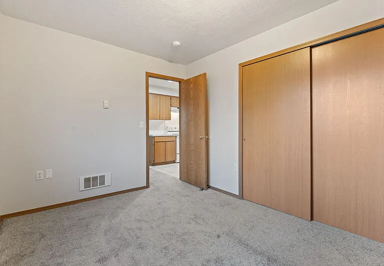 105 W 3rd St #1 — Photo 8
