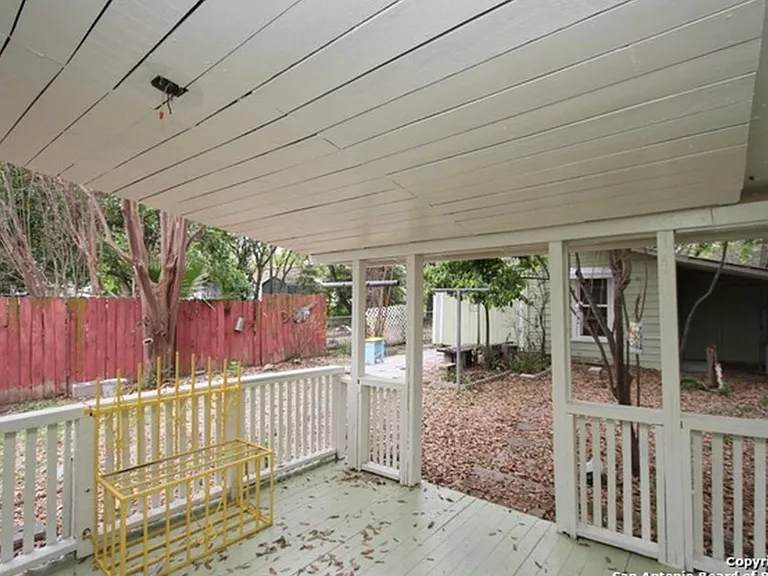 211 Regent — Photo 17