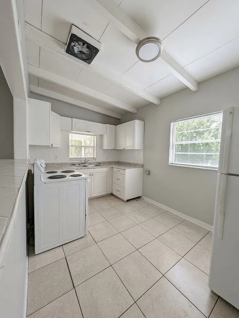 3 bed, 1050 sqft, $1,750 — Photo 4
