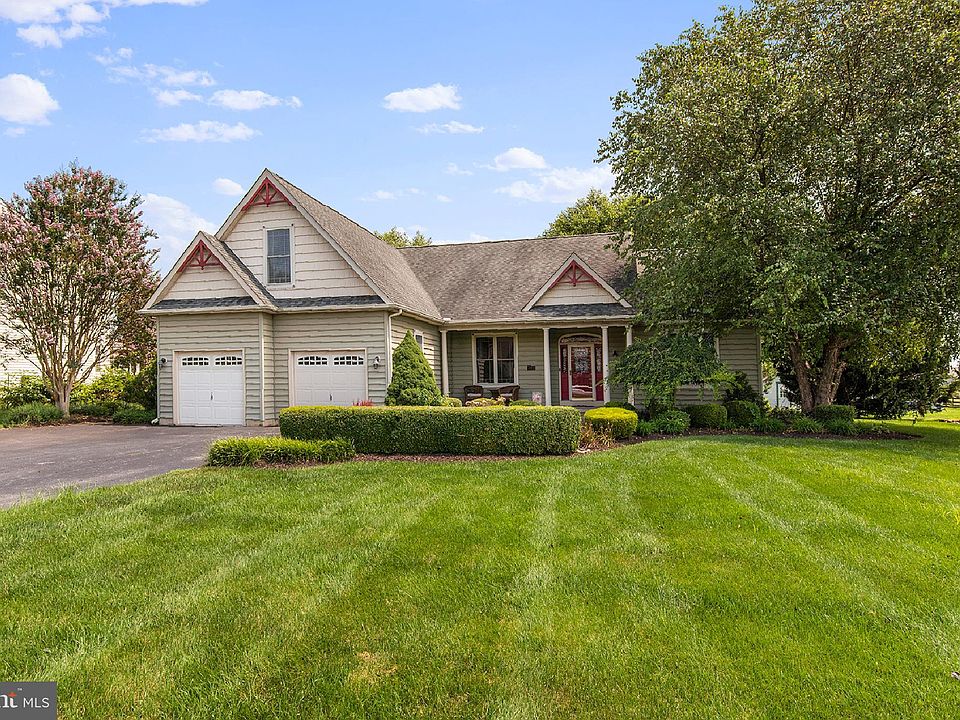 1st image of 203 Silver Birch Ln