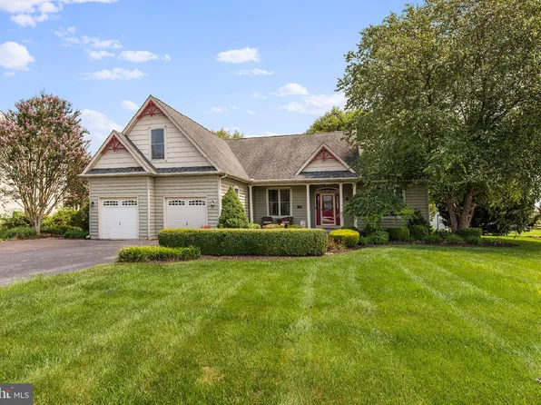 203 Silver Birch Ln, Bear, DE 19701