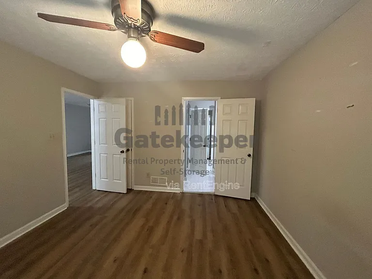 505 Williamsburg Way — Photo 5