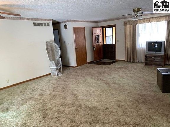 2nd image of 315 E Avenue B