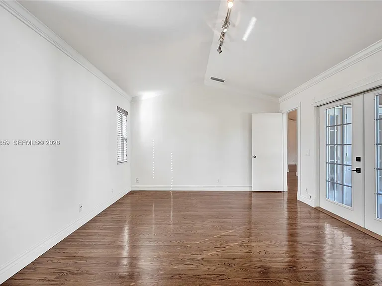 658 Stanton Dr — Photo 36