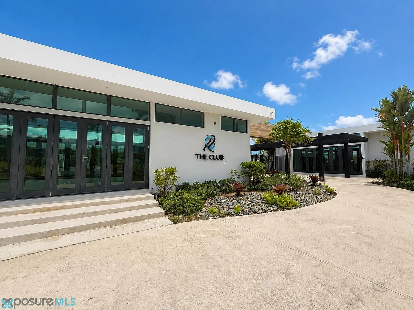 4 bed, 4.5 bath, 2420 sqft, $5,800 — Photo 4