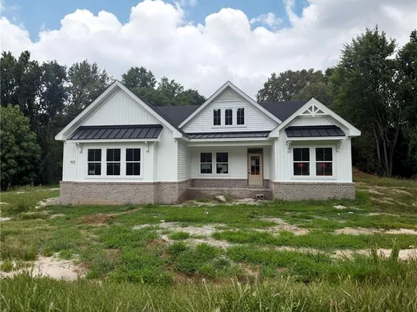 435 Gallbush Rd, Chesapeake, VA 23322