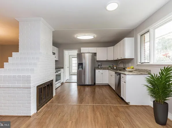 7502 Hogarth St, Springfield, VA 22151