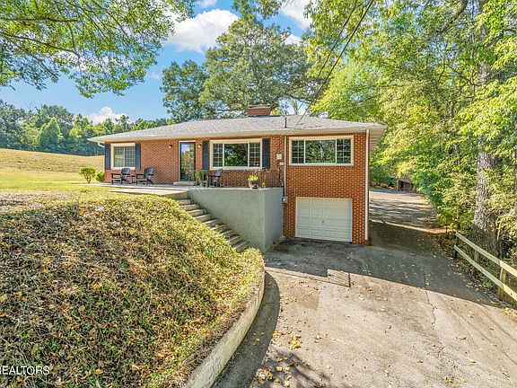 2nd image of 5203 Lakeland Dr