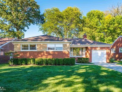 934 Anita Ave, Grosse Pointe Woods, MI, 48236