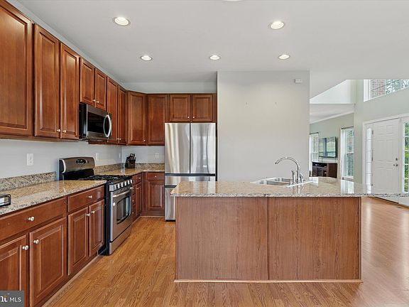 5th image of 190 Penns Manor Dr