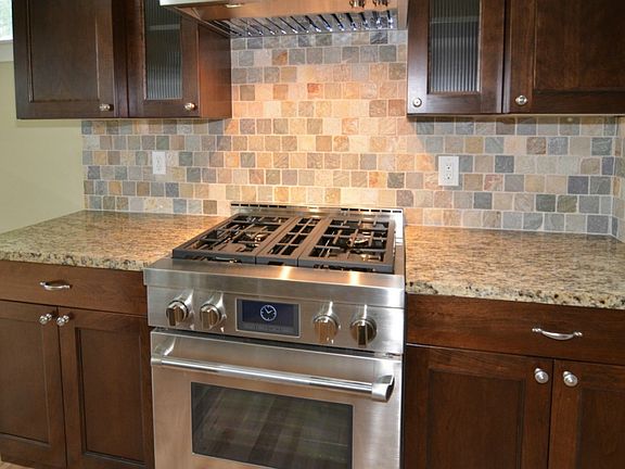 3rd image of 3203 Emerald Ln