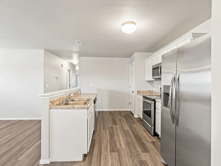 501B W Christopher Dr — Photo 9