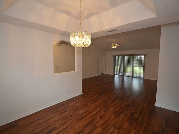 5th image of 13 Red Birch Ln