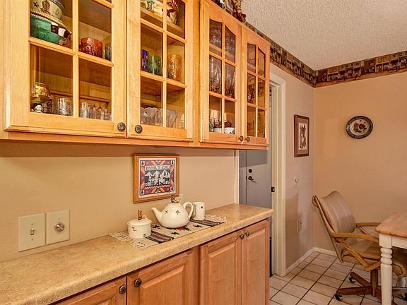 Breakfast Nook Area - Additional Cabinet