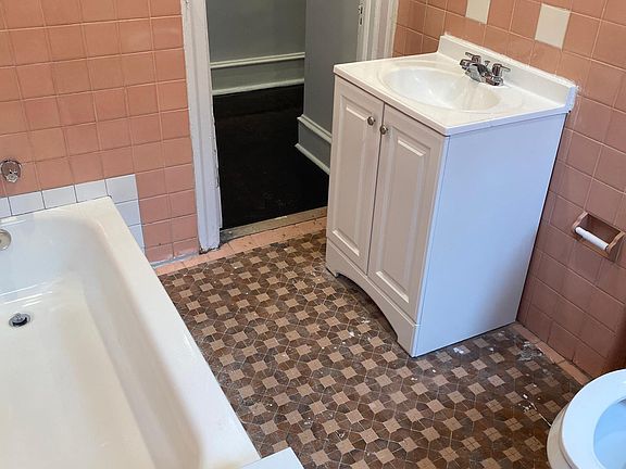 4th image of 4808 N 13th St Floor 2
