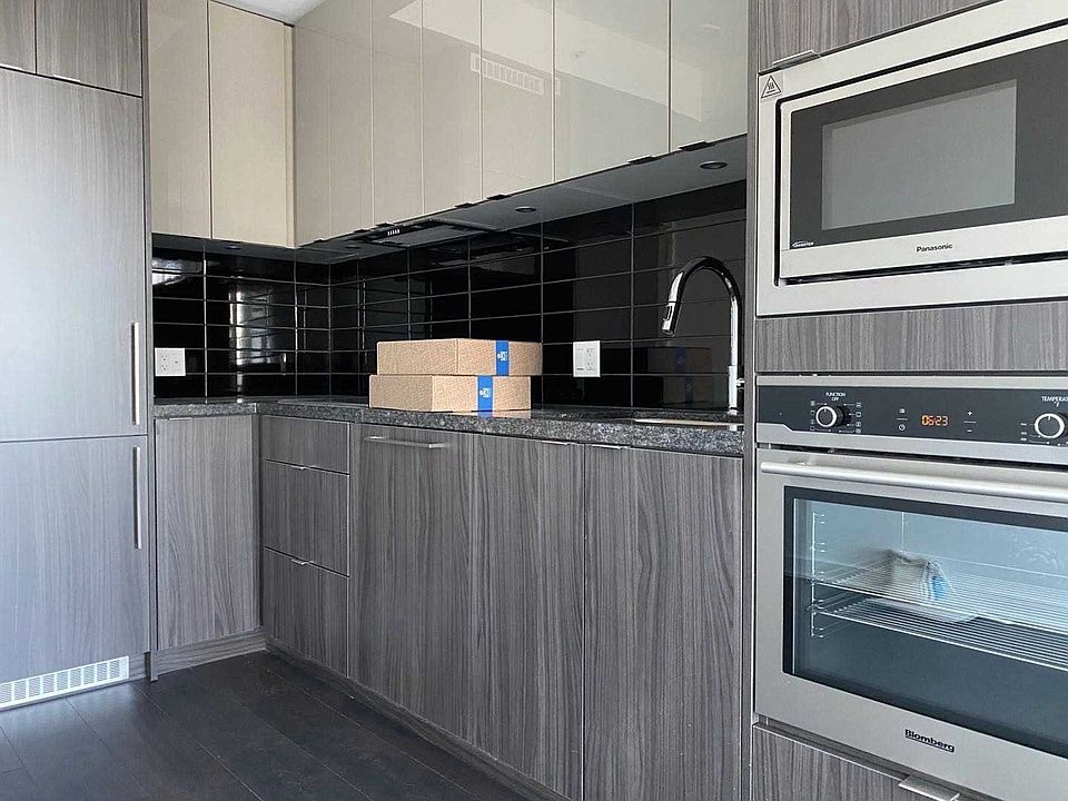 2nd image of 125 Blue Jays Way #0