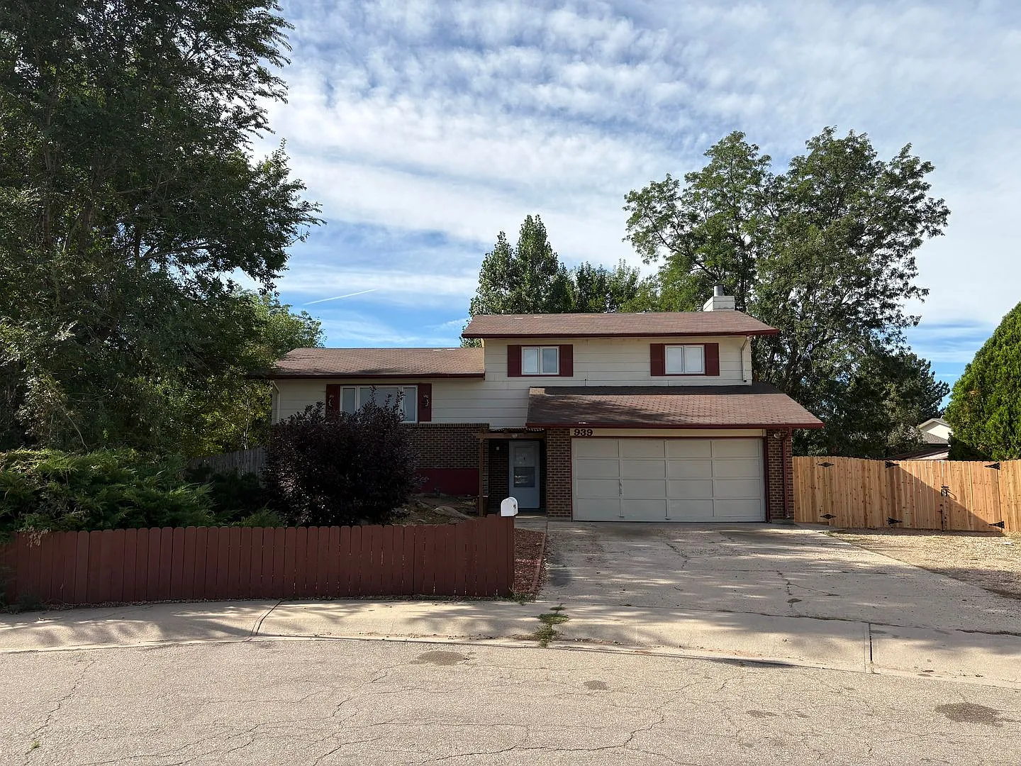 Huge Corner Lot Backyard | 5 Bed 2.5 Bath 2 Car Garage — Photo 3