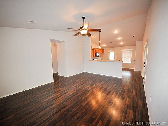 3rd image of 8922 S 258th East Ave