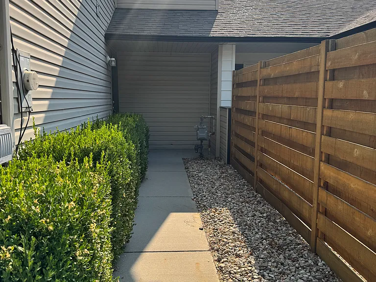 5930 N Bogart Ln — Photo 2