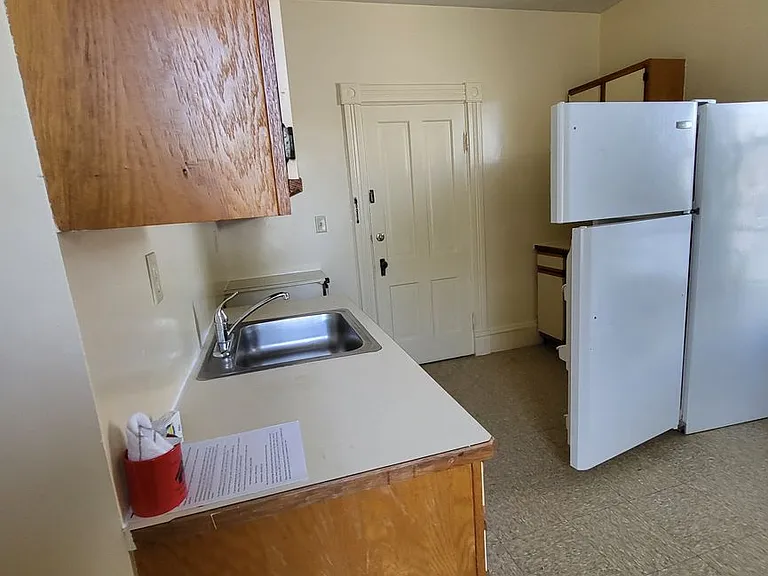 1107 Linden Ave — Photo 2
