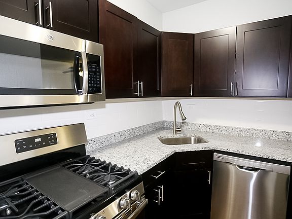 4th image of 6116 N Winthrop Ave APT 1E